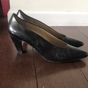 Vintage Spanish black kitten heels